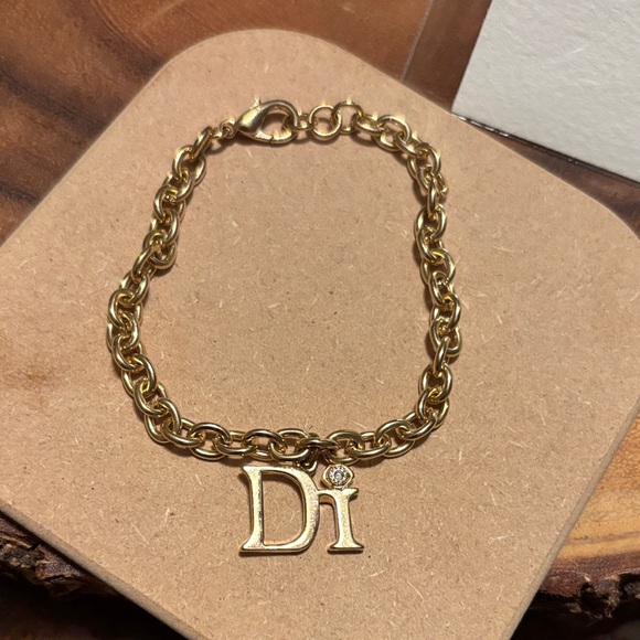 Diamond International Gold Chain Bracelet - Picture 1 of 4